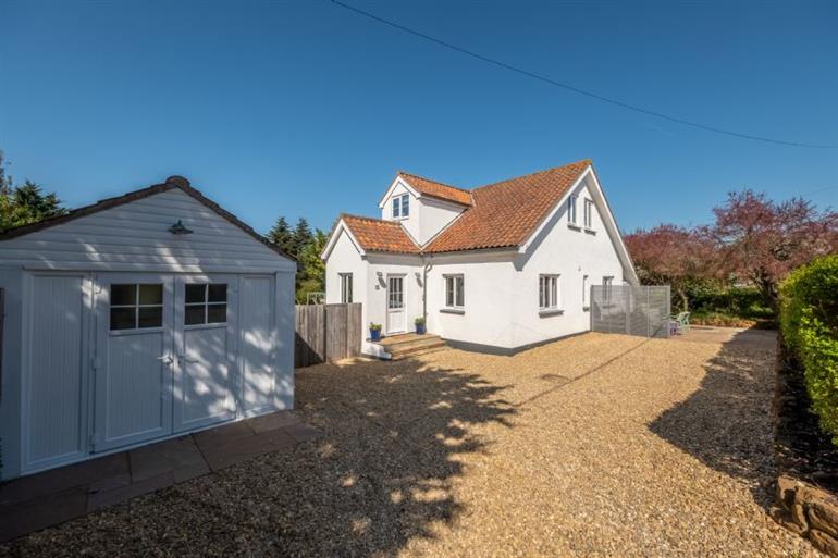 Number 10 in Old Hunstanton, Norfolk with hot tub cottage holidays