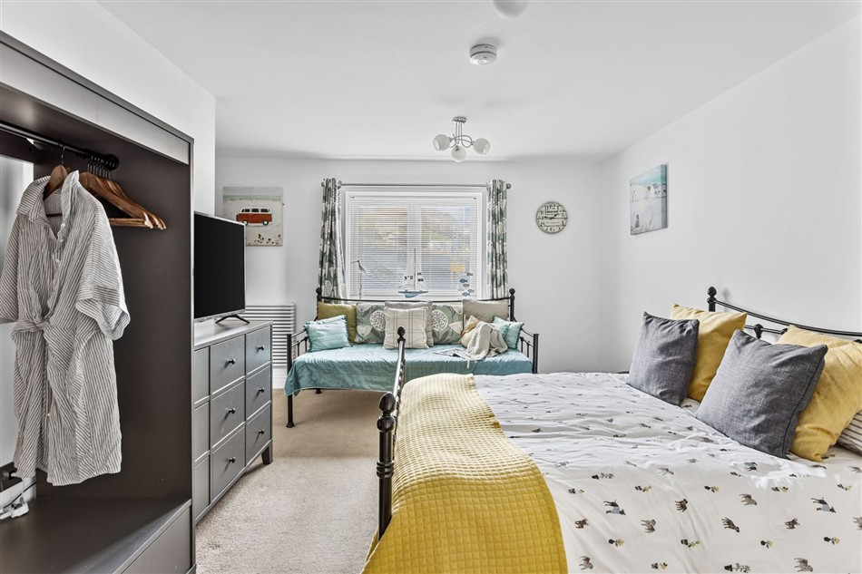 Bedroom in 17 At The Beach, Torcross