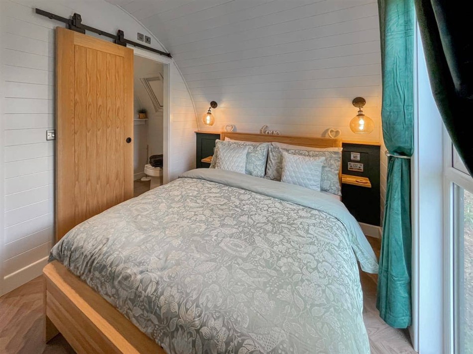 Bedroom in Charlies Cabin, Alvingham, near Louth
