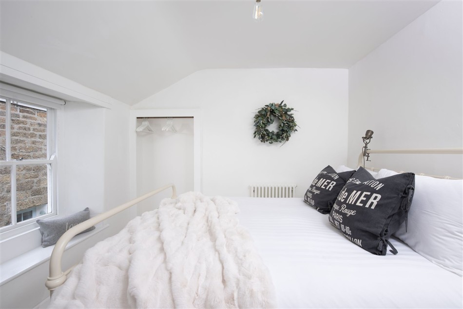 Bedroom in Crabpot Cottage, Newlyn