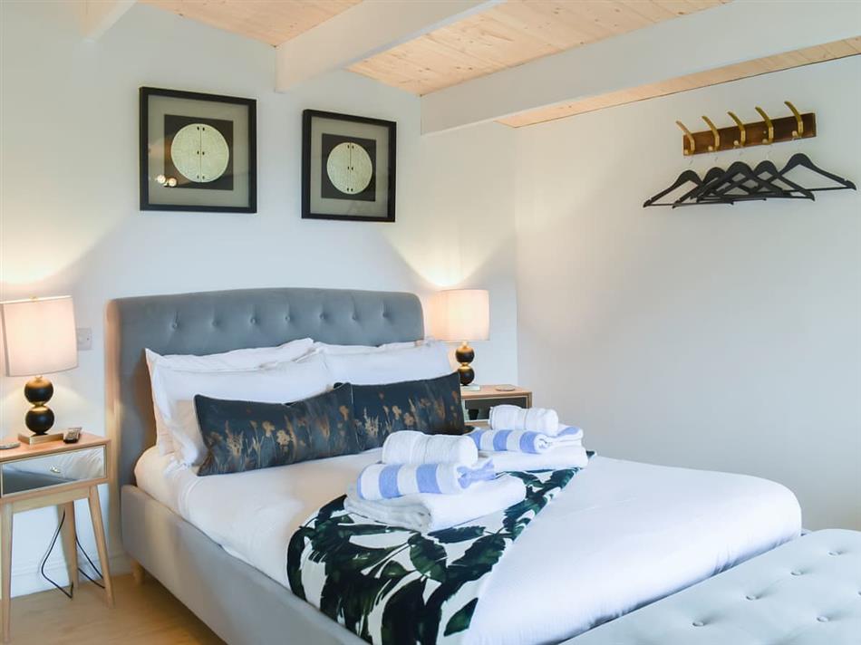 Hazel Cottage (Ref UK34177) in Near Blandford Forum Pet Friendly with