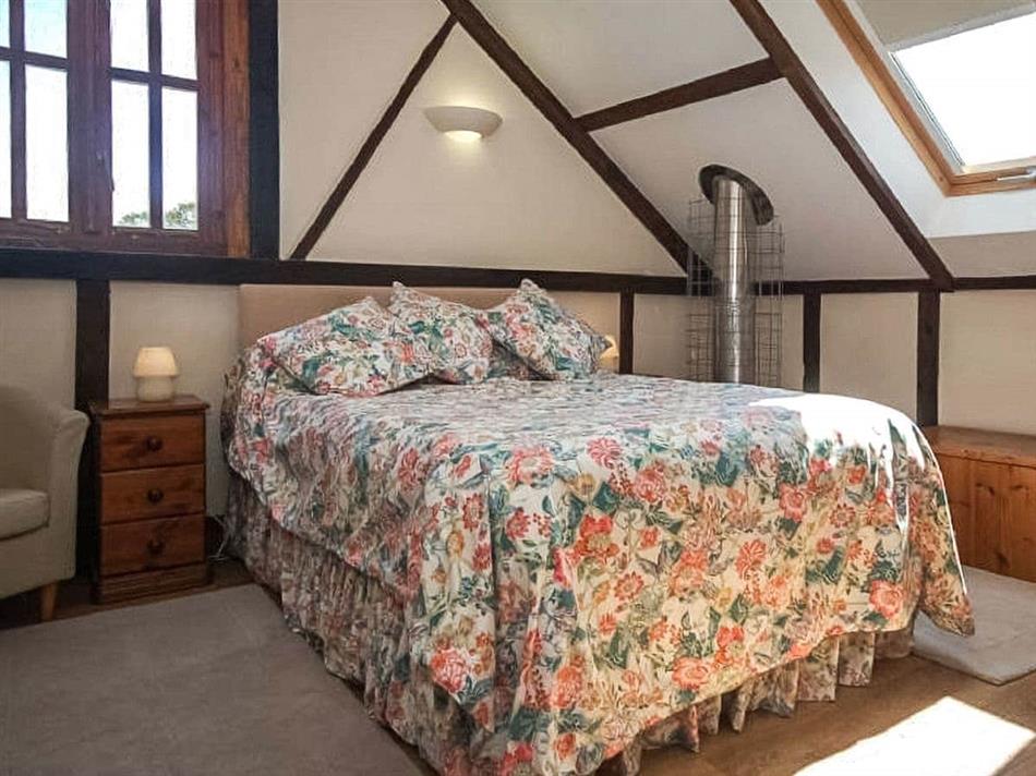 The Barn (Ref AH206276) in Ringwood cottage weekend and short