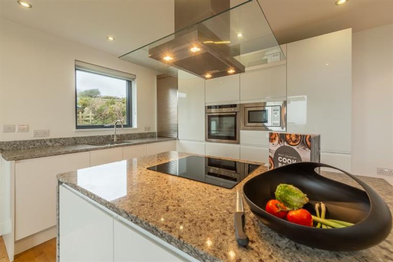 Cook up a feast for friends and family at Teyr Mor Cliff,
