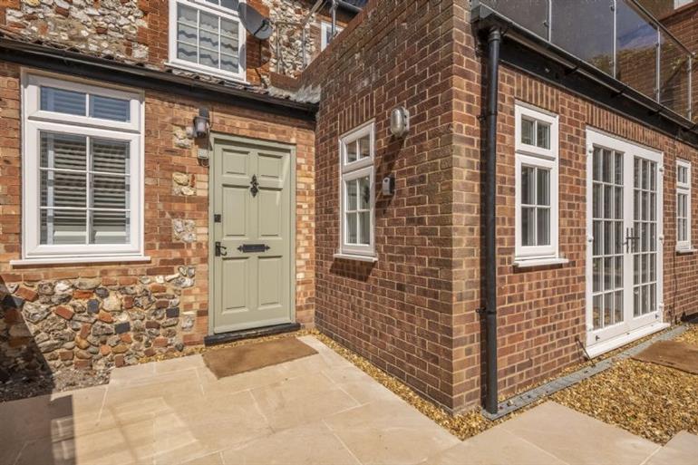 Duffields House in Brancaster near Kings Lynn, Norfolk Pet Friendly