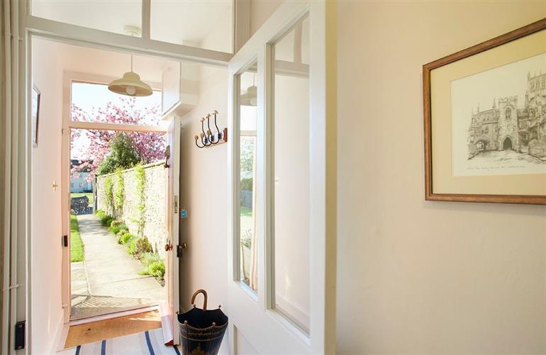 7a Cathedral Green in Wells, Somerset cottage holidays Somerset