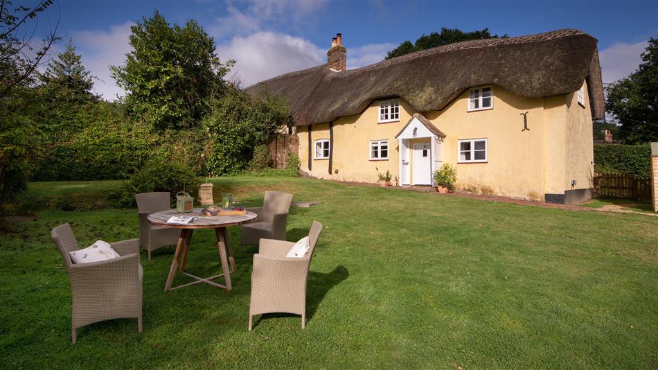 524 Pamphill Green Cottage in Wimborne, Dorset Pet Friendly cottage holidays Dorset