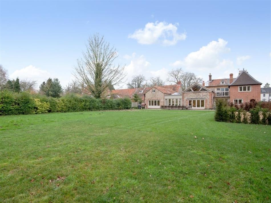 Caradon House (Ref CDDH) in East Rudham, nr. Fakenham Pet Friendly