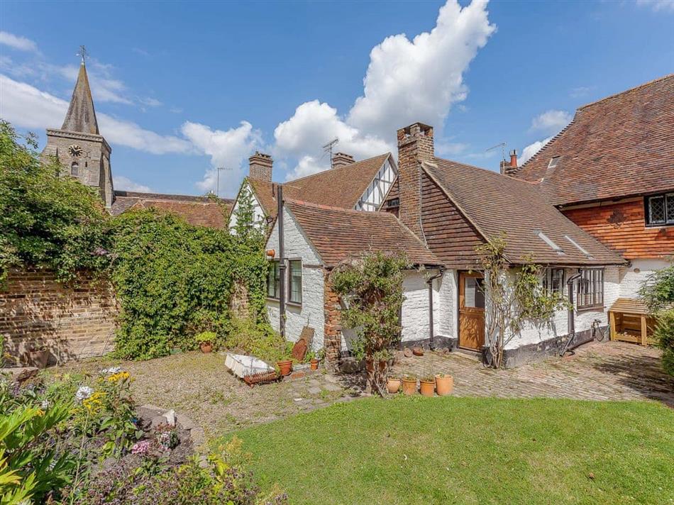 Pollard Cottage (Ref UK11508) in Lingfield Pet Friendly cottage