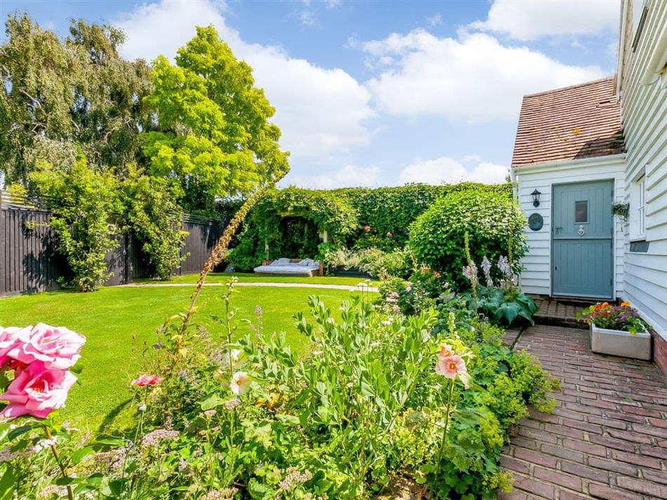 Poppys Cottage (Ref UKC4833) in Faversham Pet Friendly cottage