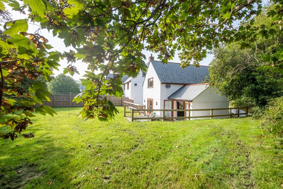 Robins Rest in Perranporth, Cornwall Pet Friendly cottage holidays