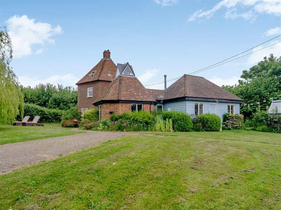 The Dovecote Willow Tree House (Ref UKC1060) in Staple, near