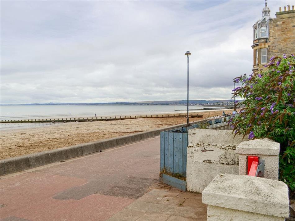 The Promenade (Ref 27017) in Portobello, Edinburgh Pet Friendly cottage weekend and short