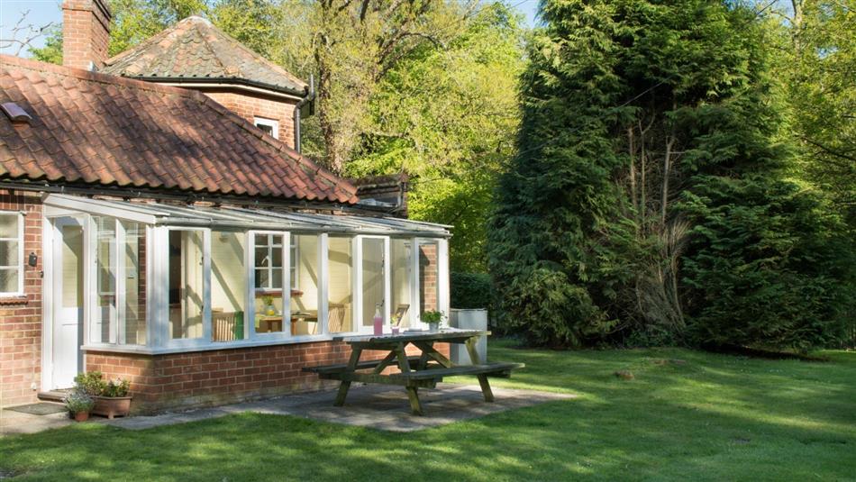 Mustard Pot Cottage in Norwich, Norfolk cottage holidays Norfolk