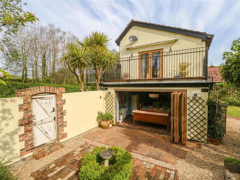 Rose Cottage (1125289) Pet Friendly in Upton near Ringstead Bay