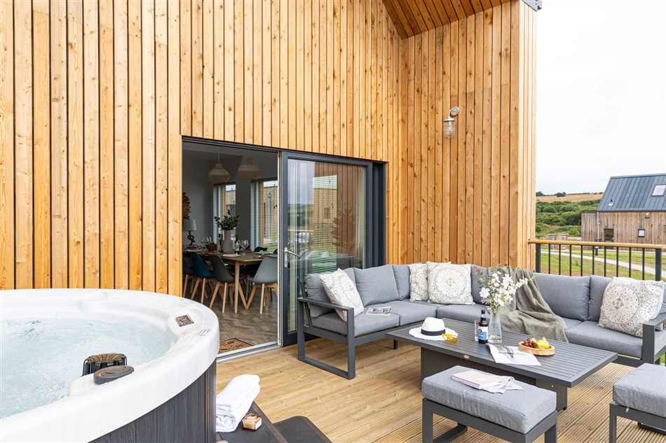 Garden with hot tub at No.5 The Vista, Willingcott, Woolacombe