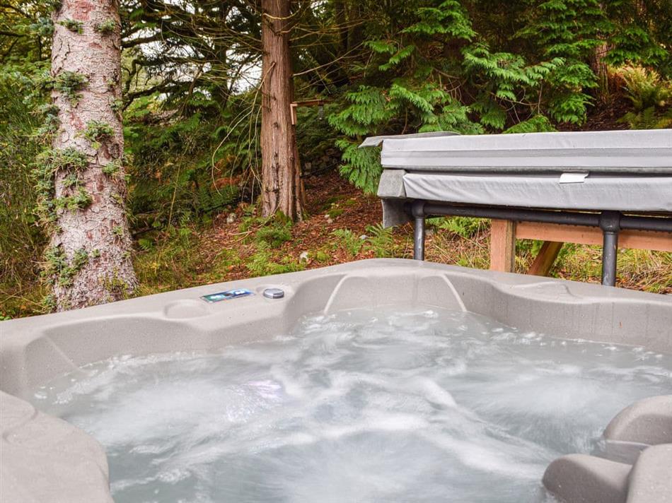 Dundonald Landing Palm 1 (Ref UK35228) in Oban with hot tub cottage weekend and short