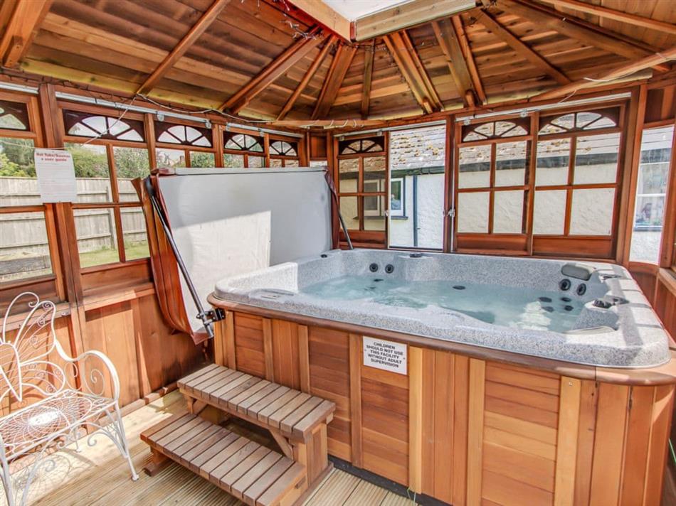 Four Oaks (Ref DCCZ) in Bransgore, nr. Christchurch Pet Friendly with