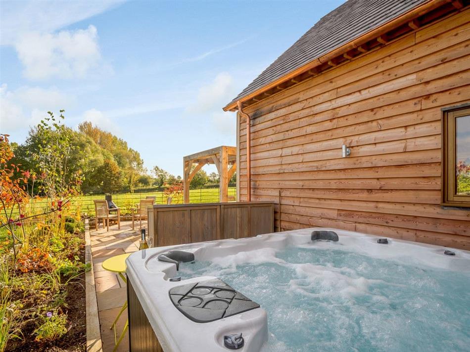 Stop in the Sticks Hares Furrow (Ref UK12607) in Burton Overy with