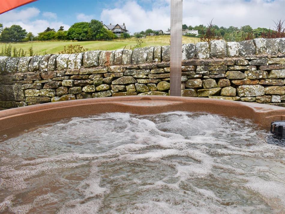Poppy Cottage (Ref UK40443) in Briercliffe Pet Friendly with hot tub