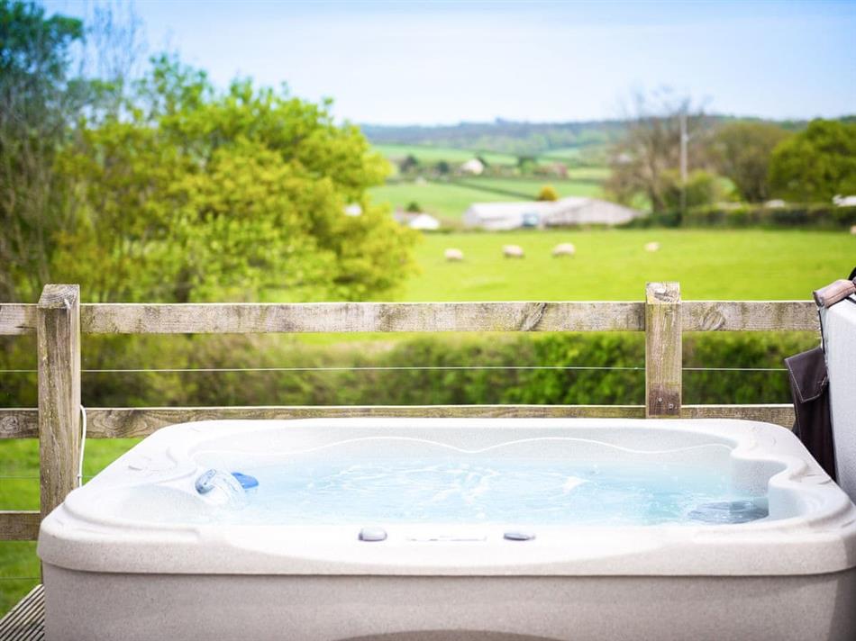 Well Farm Holiday Cottages Rivendell Glamping Pod (Ref UK11881) in