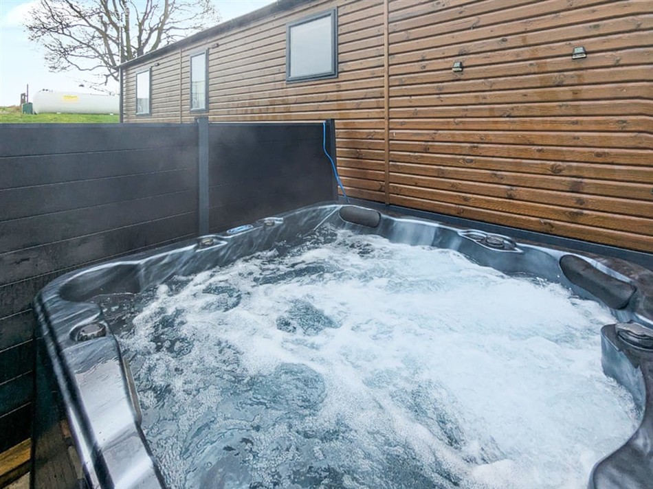 Morpeth Riverside Riverside Retreat (Ref : UK51191) in Morpeth Pet Friendly with hot tub ...