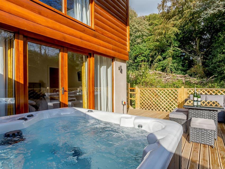 Hot tub at Waterside Lodge One,