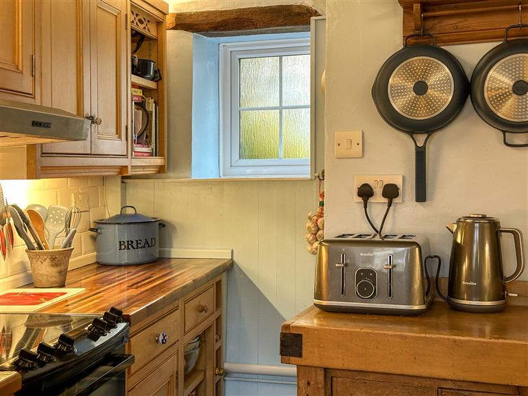 Kitchen at Lamorna Cottage in Chipping Norton