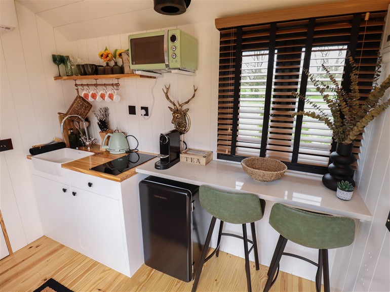 Limetree Luxury Glamping Southdown in Nottingham (1140450) with hot tub ...
