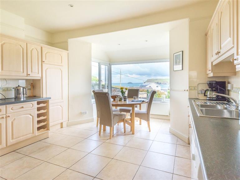 Pentire View (3) in Polzeath (1080292) - sleeps 10 people