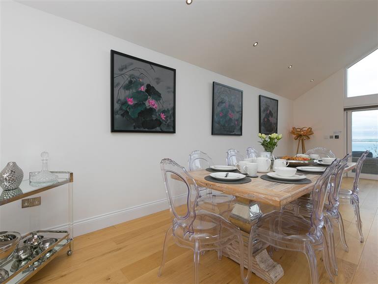 2 Remera (1103443) in St Ives sleeps 8 people