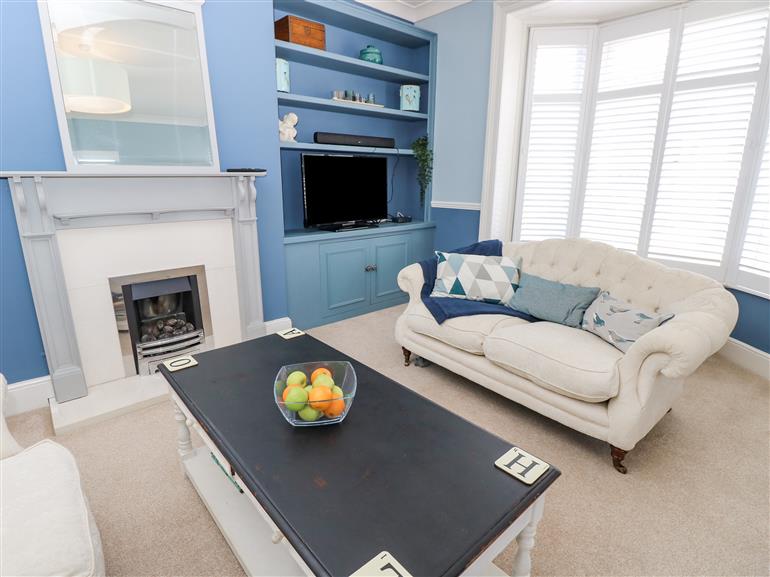 7 Hope Road (1049509) Pet Friendly in Shanklin sleeps 6 people