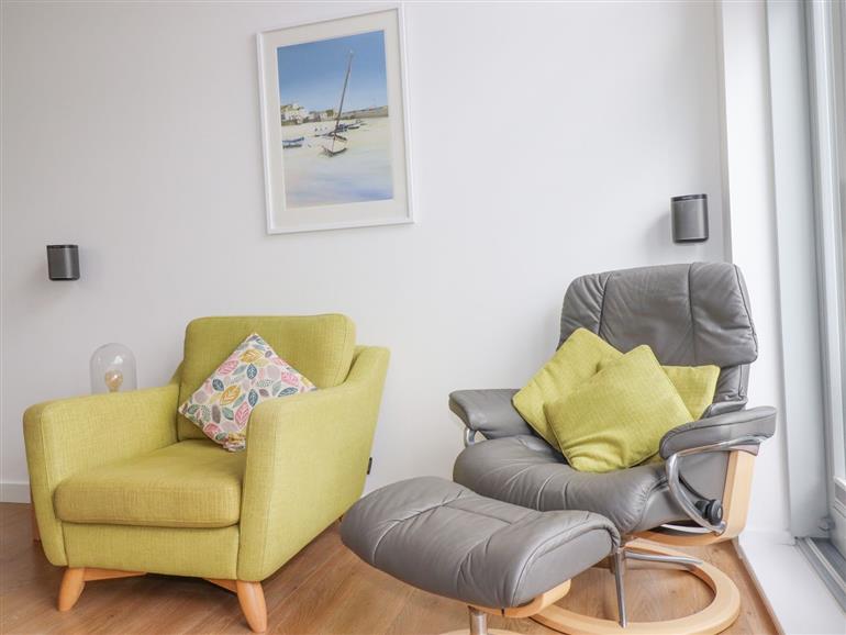 The living room at 7 Park Jowan in Newquay