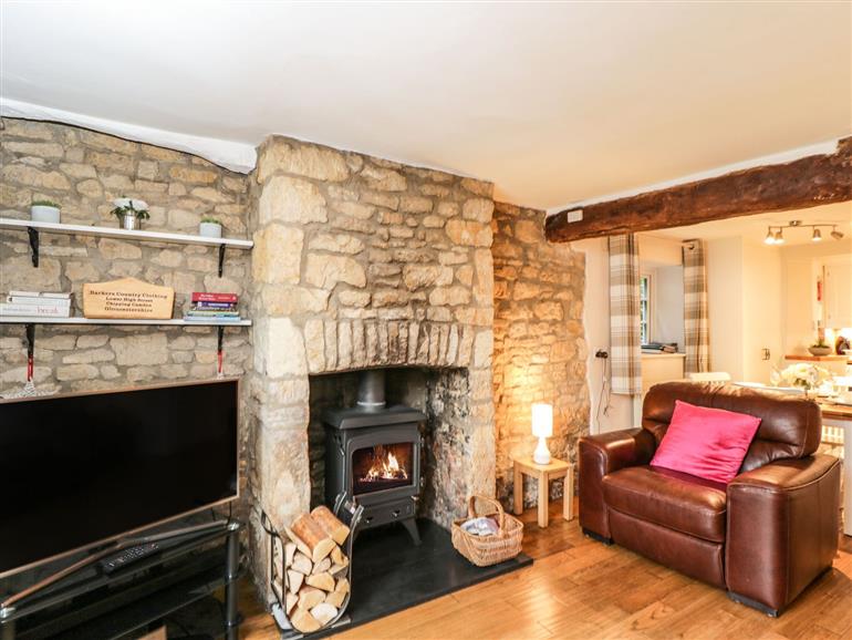 Barton Cottage (1126717) Pet Friendly in BourtonOnTheWater sleeps