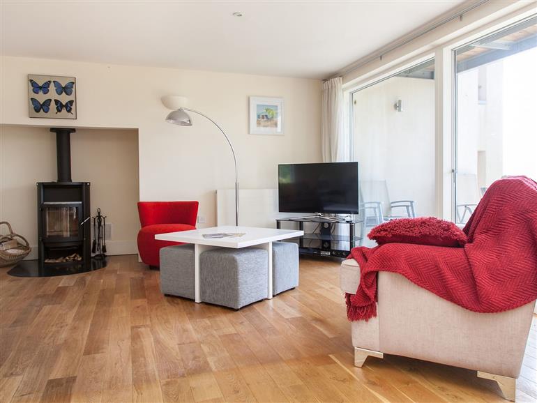 The living room at Butterfly Sound in Cotswold Water Park