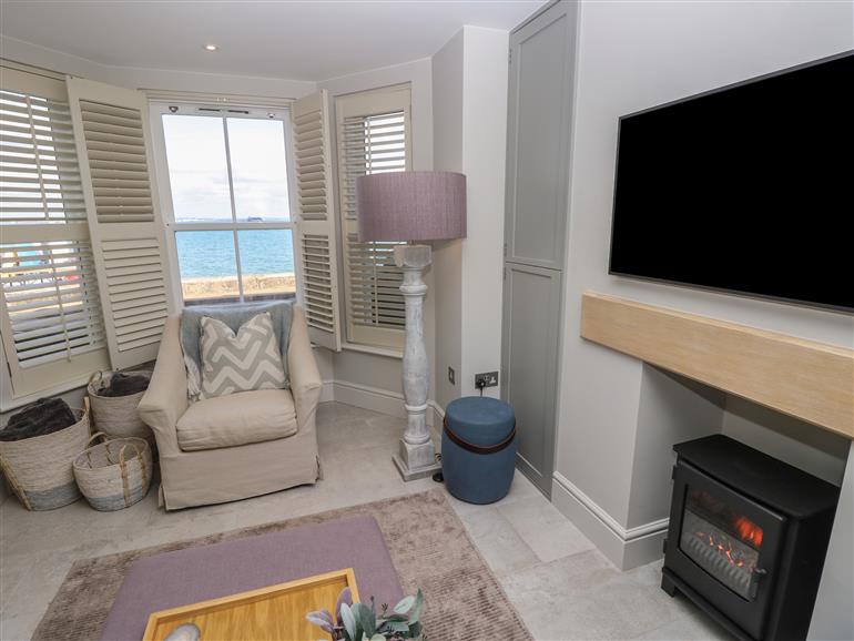 Coronation House in Seaview (1160832) Pet Friendly sleeps 10 people