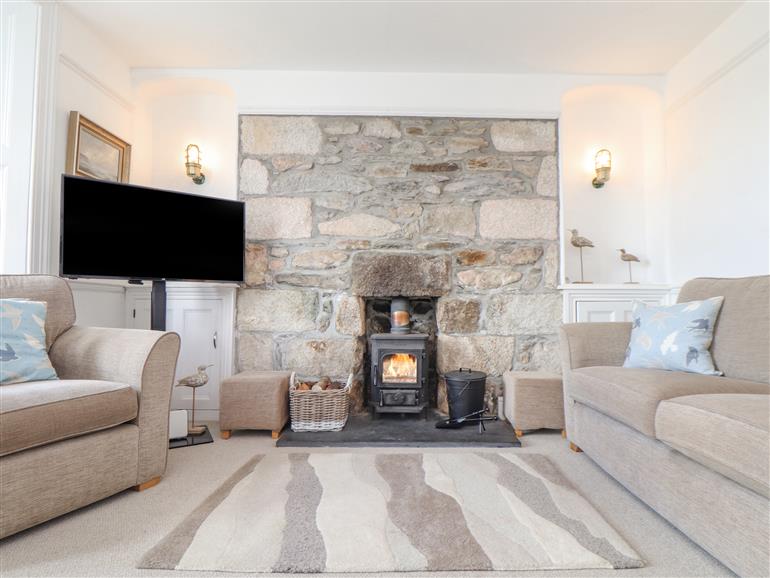 Crab Pot Cottage (1140490) in Porthleven sleeps 6 people