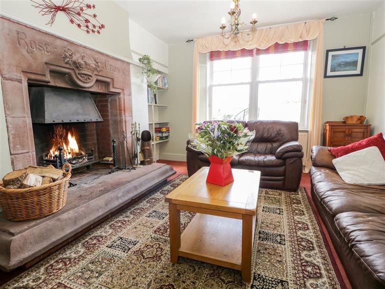 Crown House (1052296) in Ulverston sleeps 10 people