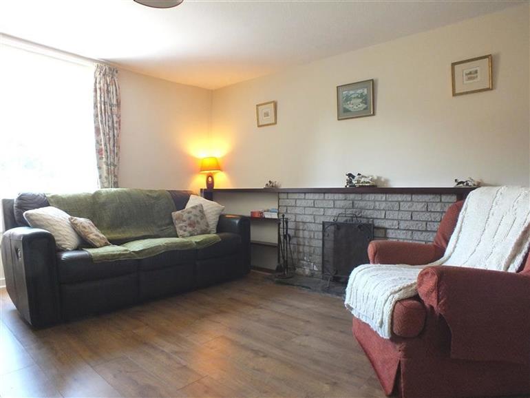The living room at Dinas Island Cottage in Dinas Island