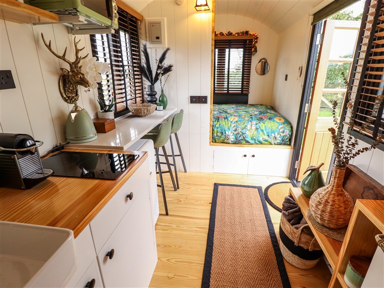Herdwick Luxury Glamping in Nottingham (1140449) with hot tub - sleeps ...
