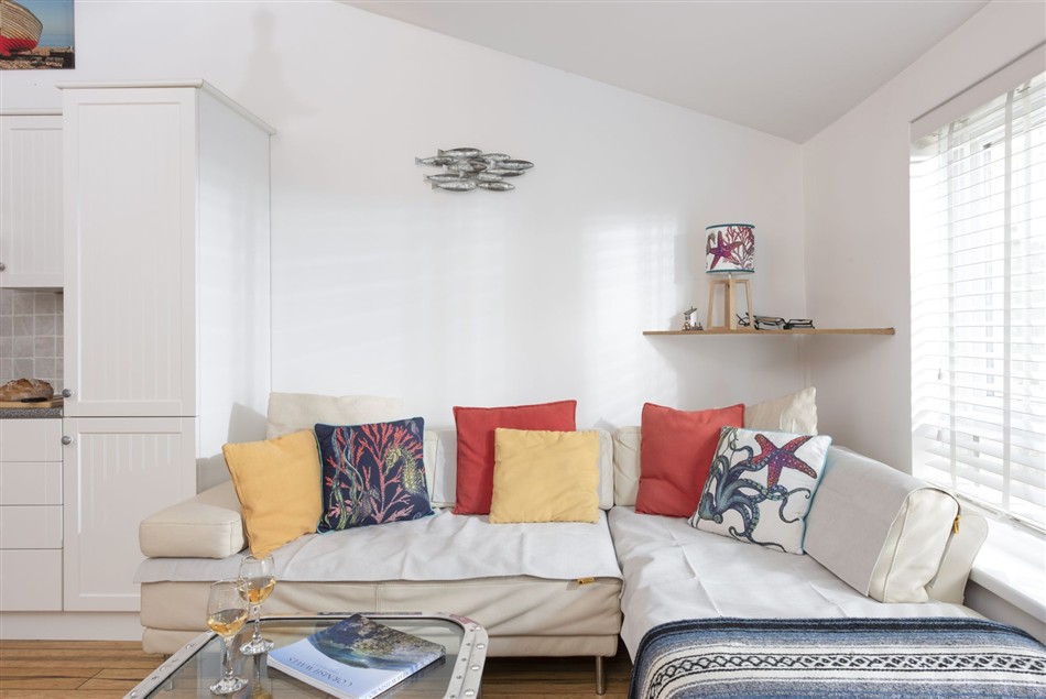 Living room in 3 Pentowan Court, Carbis Bay