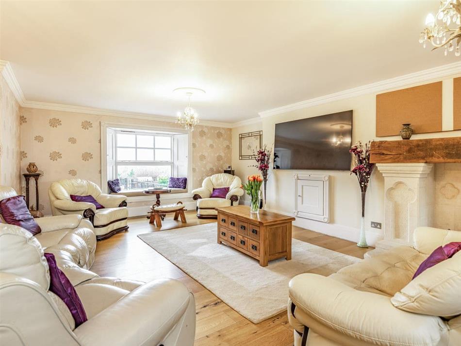 Allerton House (Ref UK11426) in Isham with hot tub cottage weekend