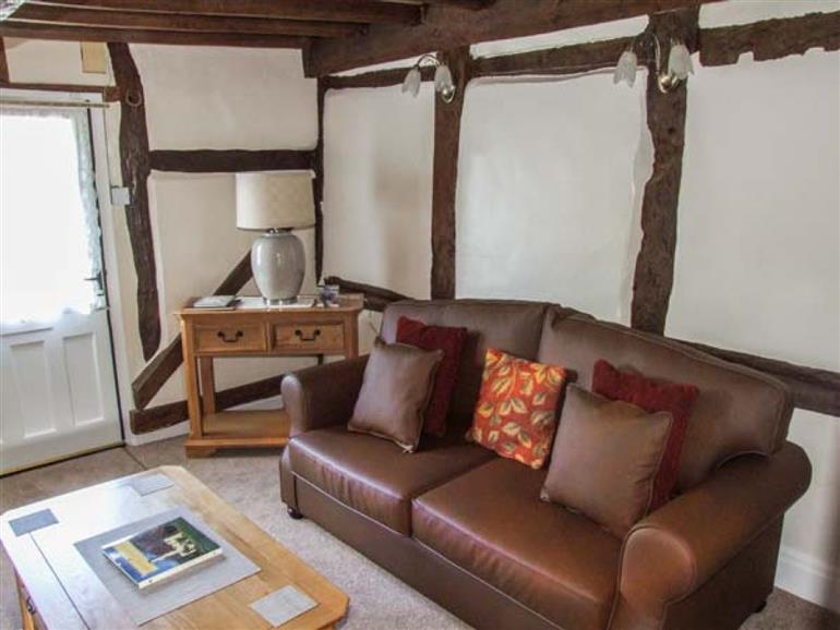 Apple Tree Cottage (928555) in Harvington near Broadway sleeps 2 people