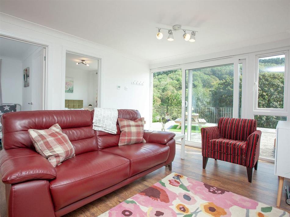 Living room in Beachwood, Beachwood