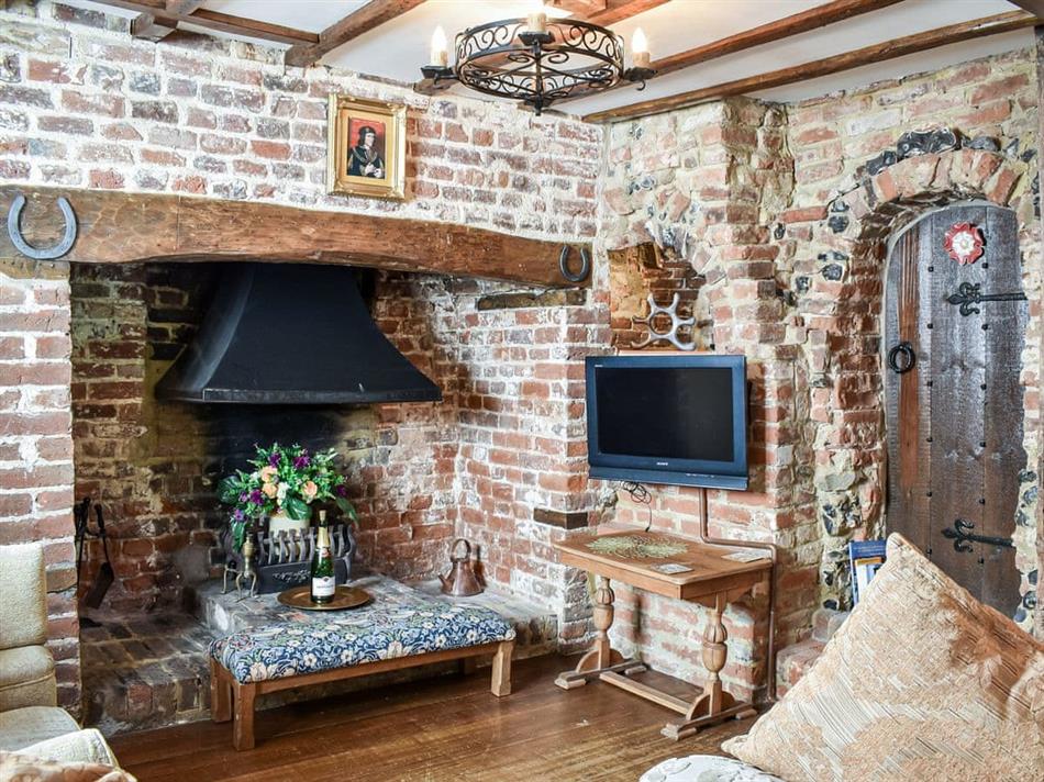 Canons Hall Cottage (Ref UK35123) in Canterbury Pet Friendly cottage weekend and short