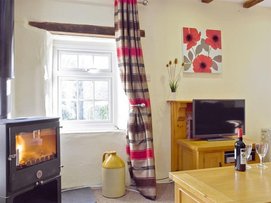 Living room in Carthouse Cottage, Ivy Court Cottages, Llys-y-Fran