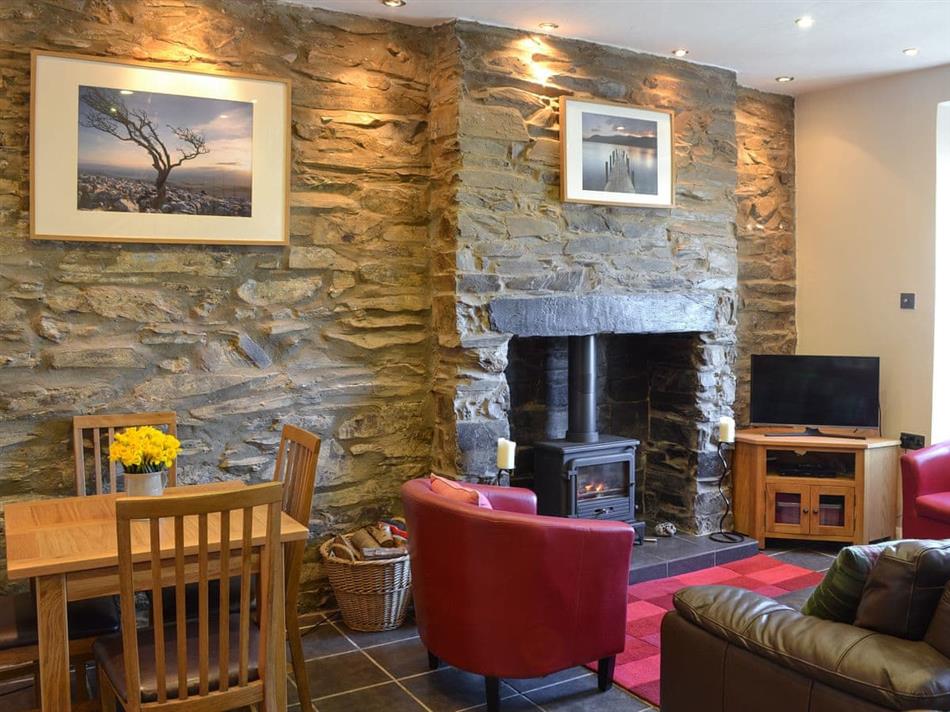 Gwyrfai Cottage (Ref UK6475) in Waunfawr, near Caernarfon Pet