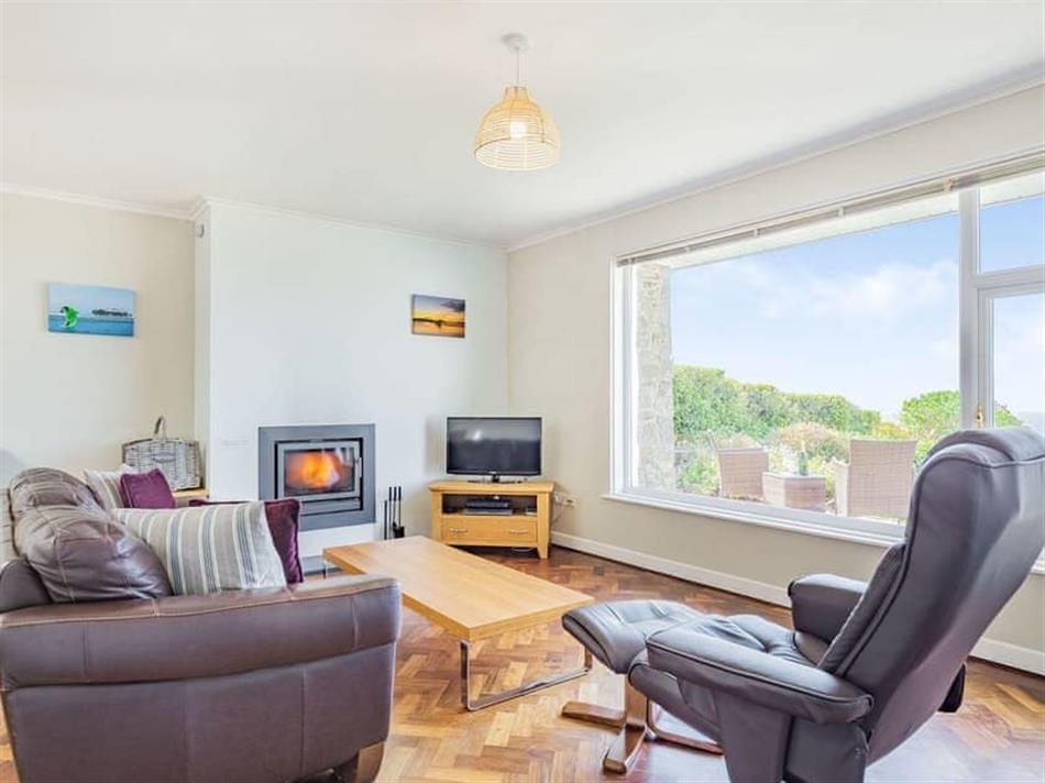 Headland Breeze (Ref UK38199) in Penzance cottage weekend and short