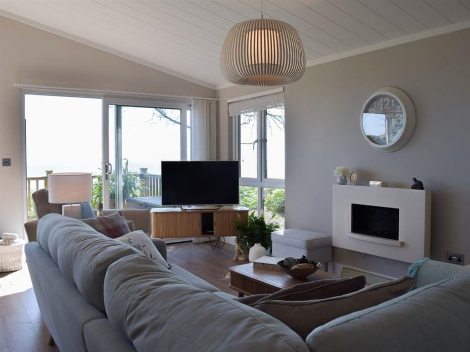 SeaTrees (Ref UKC1987) in Corton, near Lowestoft Pet Friendly cottage weekend and short