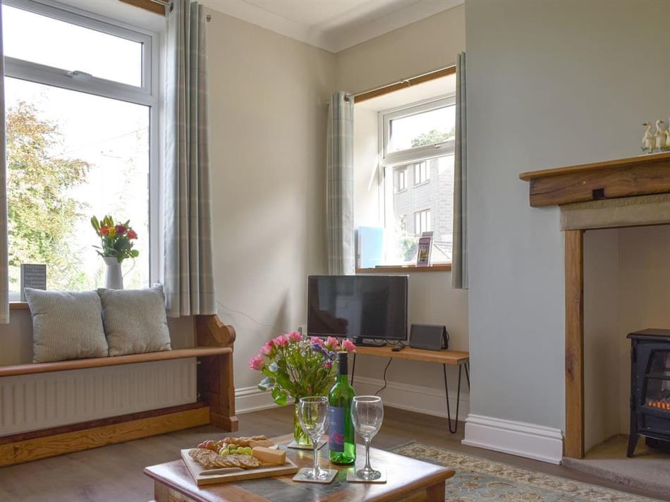 Slant End Cottage (Ref UK35852) in Linthwaite, Holmfirth cottage weekend and short breaks at