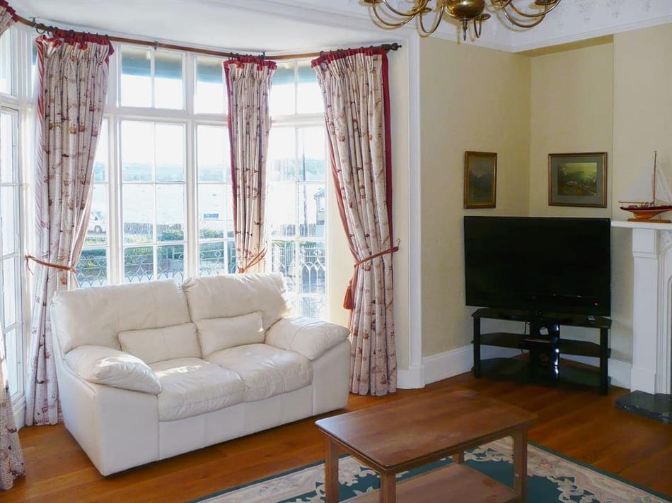 The Captains House (Ref H84) in Instow, Nr Bideford, North Devon. Pet Friendly cottage